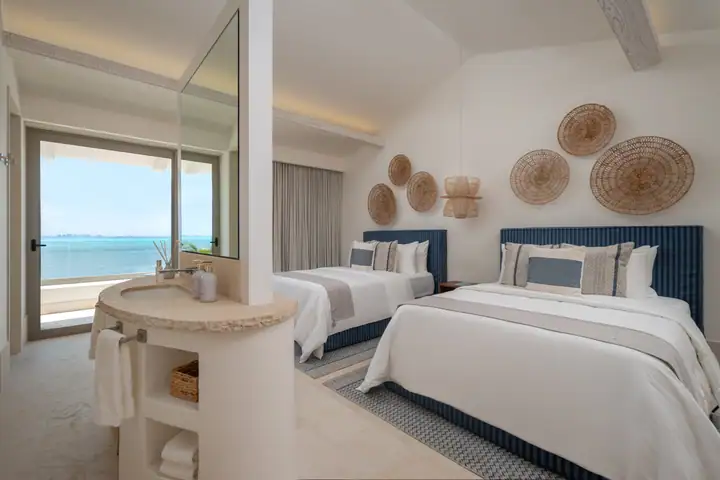 Double Room 2 at Casa Azul, woven wall baskets above two queen beds