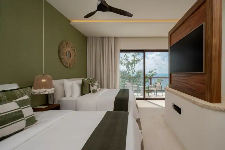 Double Room 2 at Casa Ceiba facing the balcony and the sea