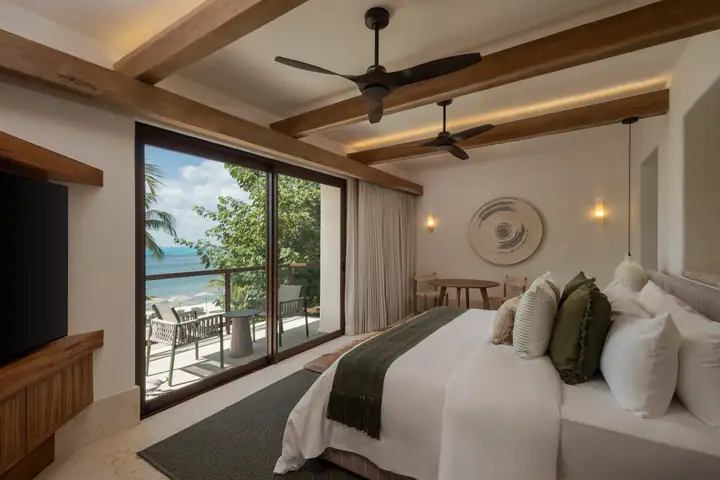 Suite 4 at Casa Ceiba with its king bed and terrace doors