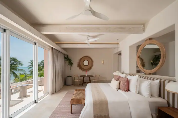 Suite 4 at Casa Coral: a king bed, round mirror and terrace doors